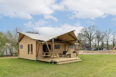 Image de In these sturdy tents you will experience a great outdoor and indoor vacation!