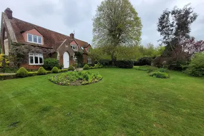 Image de Cosy and warm old school country house surrounded by countryside and walks