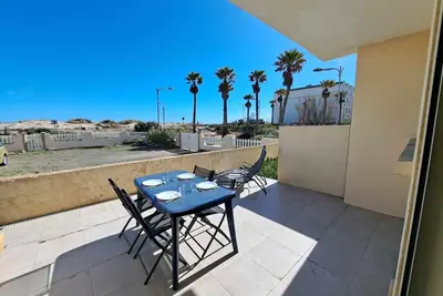 Image de Charmant T2 en Rdc, 2 pas de la plage, terrasse, parking privé, tout équipé!