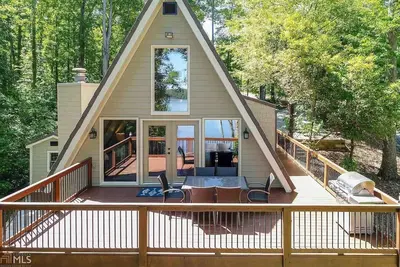 Image de Cozy 3br Cabin with Lake View in Dawsonville