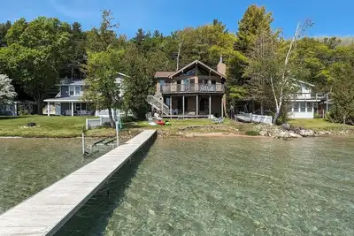Image de Direct Crystal Lake sandy swimming home. Kayaks, dock, firepit, Ac Dog ok