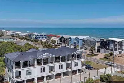 Image de The Coastal Palm-New Luxury Townhome in Kure Beach