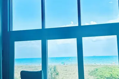 Image de Cocoa Beach Sunrise Suite Ii 2 beds 2 bath ocean front condo with 22’ glass wall