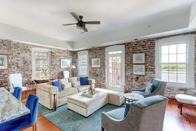 Image de The Riverfront Loft, Charming | River Views