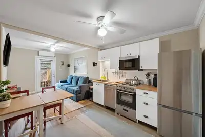 Image de Magazine-Worthy Cowtown Bungalow. Pet-Friendly!