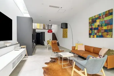 Image de The Mod Striking Split Level Gem in Sydneys West