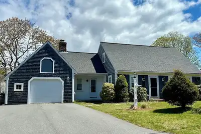 Image de West Dennis. Short Walk to Beautiful Beach, Roomy 4 Bedroom Home with A/C