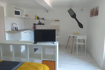 Image de Joli studio avec jardin, centre de Cuers, face à un parking