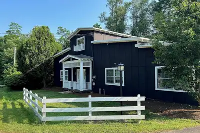Image de Unique residence close to Chautauqua Institution.