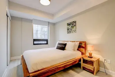 Image de Stylish 2br Apt w/ Cinema, Gym, & Skyline Views!