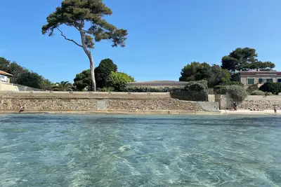 Image de Vue mer et accès privatif à la plage de sable fin et naturel des Sablettes!
