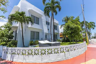 Image de Trip To The Beach! Onsite Pool, Beach Access! Near Miami Beach Botanical Garden!