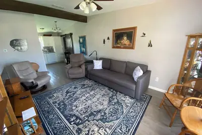 Image de Family friendly home that is centrally located. 15 minutes from Sheppard Afb.