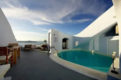 Image de Dazzling Santorini Villa | 2 Bedrooms | Villa Il Vento | Private Pool & Furnished Terrace & Brilliant Sea Views | Firostefani