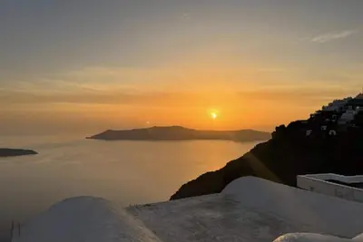 Image de Premium Santorini Villa | Villa Campbell | 1 Bedroom | Spectacular Aegean Sea Views | Private Outdoor Hot Tub | Imerovigli