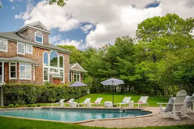 Image de Luxe Southampton Estate - 40' Heated Pool - Minutes to Village