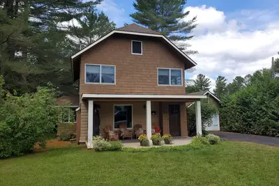 Image de Charming 3br 2ba home, one block from downtown