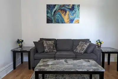 Image de Second Floor King Bed w/ Off-Street Parking Near Ssm/Children's Hospital