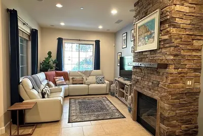 Image de Long Term Rental in Trilogy - by a monarch butterfly grove in a golf community