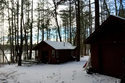 Image de Woodland Ski Snowmobile Cabin semi-rustic pets ok