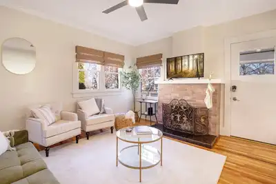 Image de The Gem on 8th Ave - sleeps 7, pet friendly!