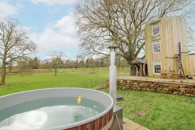Image de The Lazy Squire By The Water, romantic, with hot tub in Rugeley