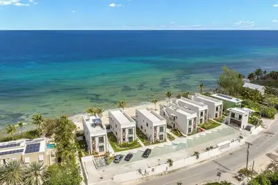 Image de Silver Reef #4 / 2 Br Luxe Oceanfront w/ Pool on Northside (New: May 2024)