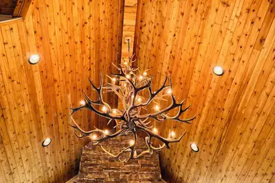 Image de Elk Meadows Lodge-10 min. to West Entrance Ynp+two Hot tubs+Ac+Sauna+Wifi