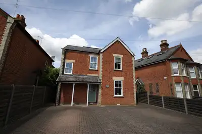 Image de Ascot and absolutely fabulous! Five bedroom interior designed house.