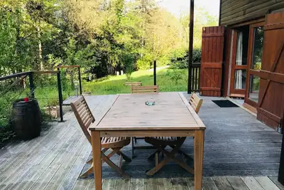 Chalet au Milieu de la Forêt Avec lac à Proximité