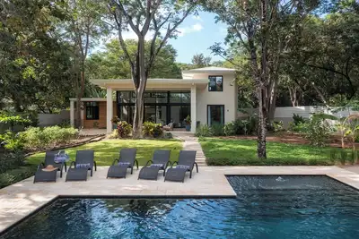 4 Bedroom Home with Private Pool Surrounded by Nature