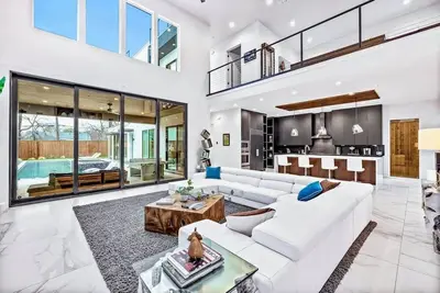 Image de Upstay -Showstopper Home w Luxury Patio, Gym, Pool