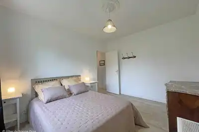 Image de Grande maison familiale avec jardin, garage et jeux pour enfants - Parfait pour 15 personnes en Normandie.