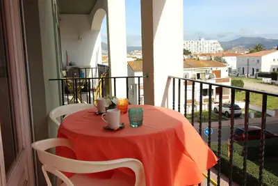 Image de Appartement en Centre-Ville à Empuriabrava avec Terrasse et Proche de la Mer