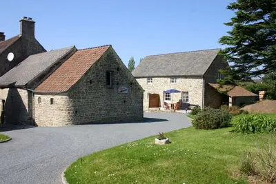 Image de Maison en Pierre à Proximité des Plages avec Jardin, Parking et Wifi