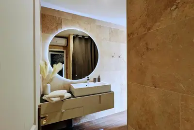 Image de Appartement cosy au cœur de Châteauroux: clim, wifi, Netflix, proche gare et commerces