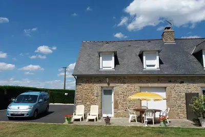 Image de Maison de charme en pierres avec terrasse et jardin, proche Mont St Michel, Avranches et Granville