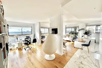 Image de Ideally located last floor duplex with exceptional view on Eiffel Tower & Seine