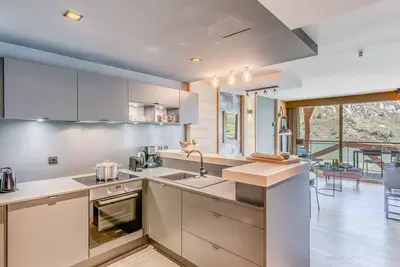 Image de Appartement 2 pièces cabine pour 5 personnes avec balcon, Wifi, vue sur le lac, et services hôteliers
