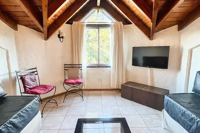 Image de Comfortable duplex steps from the City Center