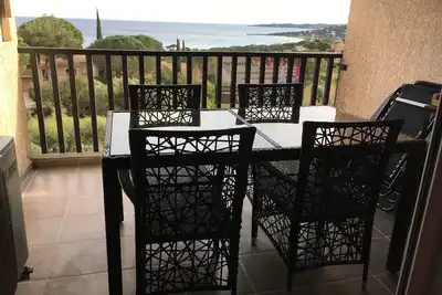 Image de T2 vue mer sur Golfe Saint Tropez 3 Étoiles Clim 2/4 Pers