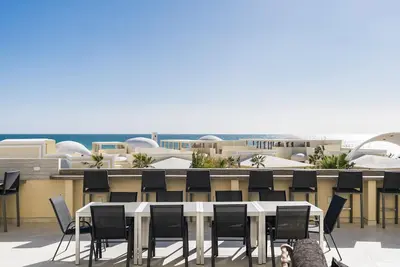 Image de Brand New and Spacious 4 Bedroom CondoC-30202