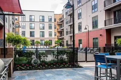 Image de Modern Downtown Apartment Free Parking Pool Gym 5 Mins Walk To Uab