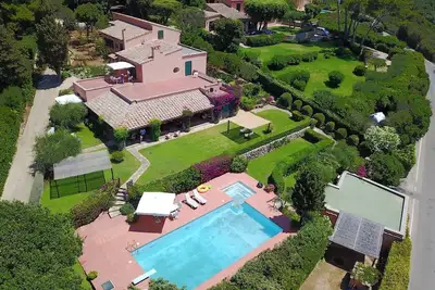 Villa Stupenda con Piscina ad Ansedonia - Perfetta per Famiglie!