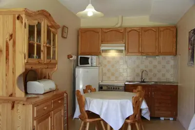 Image de À 250m des remontées, 1er étage, vue montagne, balcon, parking, télévision, casier à ski, 42m²