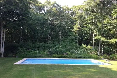 Image de Welcome to a Beautiful 4 bd 4. 5 bth located in a secluded area of Southampton.