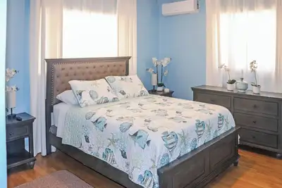 Image de Cozy secluded centrally located  2 bedroom in Freeport with a private pool