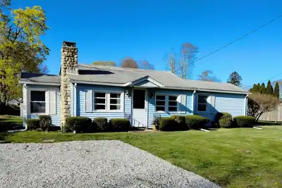 Image de Delightful retreat in the heart of Old Saybrook. Summertime bliss!