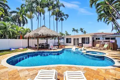 Image de Seaside Oasis in Hollywood Lakes near the Beach