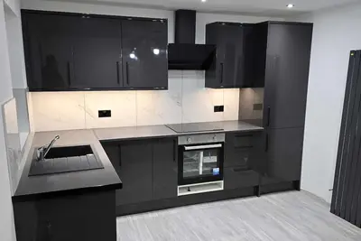 Image de Beautiful maisonnette is a newly refurbished semi detached house in leeds